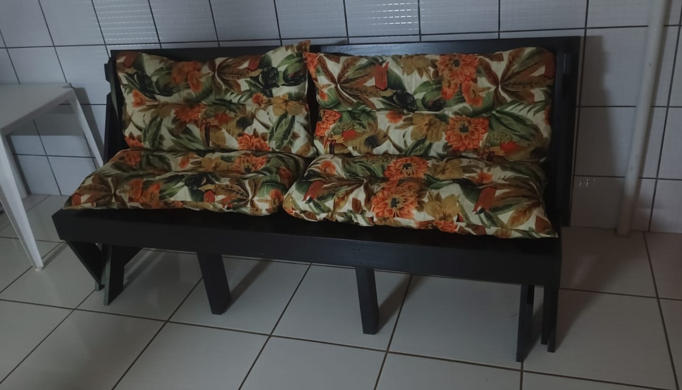 Banco Preto 2,00m fechado